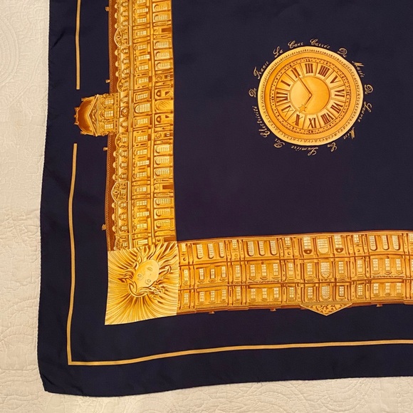 Musee Du Louvre square  silk scarf - Picture 7 of 10